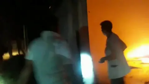 รถโฟล์คลิฟท์ระเบิดตูมกลางดึก ไฟไหม้โรงงานอัดขี้เลื่อยแท่ง ในอ.ปลวกแดง