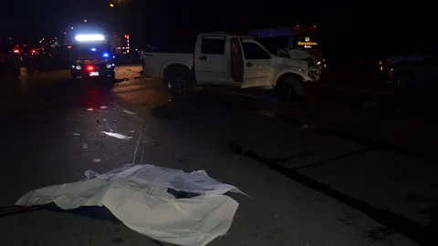 อายุ 50 ยังห้าวเมาแล้วขับกระบะย้อนศร กวาดเรียบมอเตอร์ไซค์ ดับ 1 เจ็บ 4