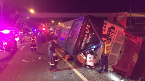 รถทัวร์ ภูเก็ต-กทม. ตกร่องถนนเพชรเกษม ช่วงบางสะพาน ดับ 1 สาหัส 5