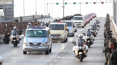 พระเสด็จนิราศฟ้า ปวงประชาโศกอาลัย