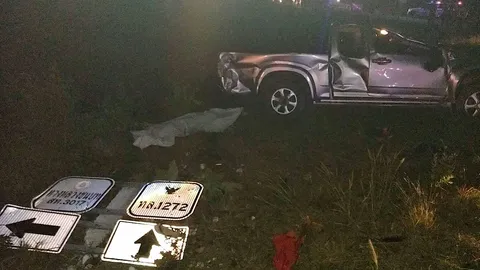 สังเวยสามแยกมรณะ! รถกระบะสุโขทัยประสานงากัน ดับ 1 เจ็บ 13