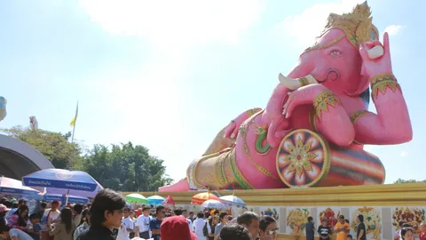 คนแห่แก้ชง วัดสมานรัตนาราม ไหว้พระพิฆเนศปางนอนเสวยสุข