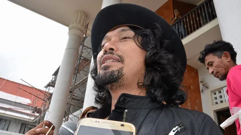 จ่อเรียก 'เสก โลโซ' รับทราบข้อหาเสพยา ขยายผลแหล่งซื้อ สอบเชื่อมโยงดารา