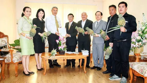 อดีต ส.ส.ปชป. พบรัฐมนตรีช่วยเกษตรฯ ชงแก้ราคาสับปะรดตกต่ำ