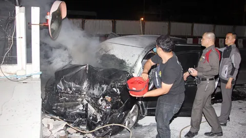 ชนรั้วโรงพัก