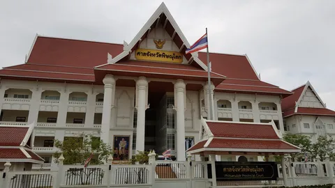 ตร.เรียกหนุ่มใหญ่อัดถั่วดำ นร.ม.4 รับทราบข้อหาเพิ่ม ก่อนส่งศาลฝากขัง