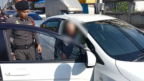 หนุ่มมะกันลักรถเช่าที่เชียงใหม่ ตร.สกัดจับคาถนน อ้างนอนละเมอหนัก (คลิป)