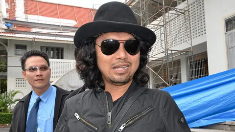 เสกบินไปนครฯ รายงานตัวที่ศาล ตร.พากันแหยง! ไม่ยอม-เข้าใกล้