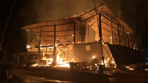 ไฟไหม้ศาลาฯ วัดธาตุยางชุม หลวงพ่อพระบางถูกเพลิงเผา คาดไฟฟ้าลัดวงจร