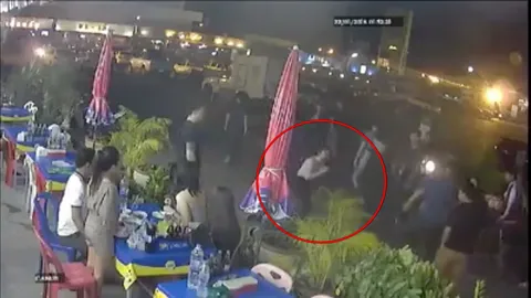 20 รุม 1! โจ๋อุบลรุมกระทืบหนุ่มปางตาย แฟนสาวร้องไหว้ขอชีวิต (คลิป)