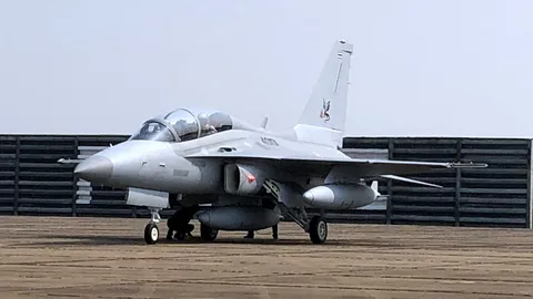 'บิ๊กจอม' รับเครื่องบินขับไล่ T-50 จาก KAI หวังเสริมเขี้ยวเล็บทัพฟ้า (คลิป)