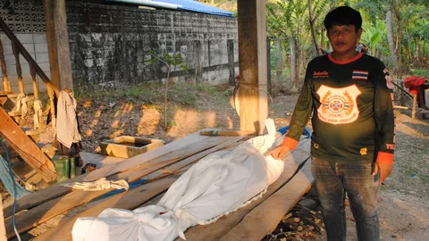 เฒ่าสุโขทัย วัย 69 ถูกมีดฟันท้ายทอยดับคาใต้ถุนบ้าน ตร.เร่งล่าคนร้าย