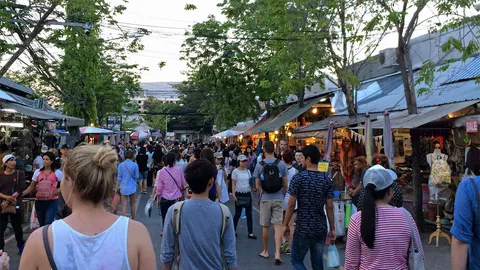รถไฟล้างบางมาเฟียตลาดนัดจตุจักร แก้ปัญหาเช่าช่วง-เปิดประมูลห้องน้ำ