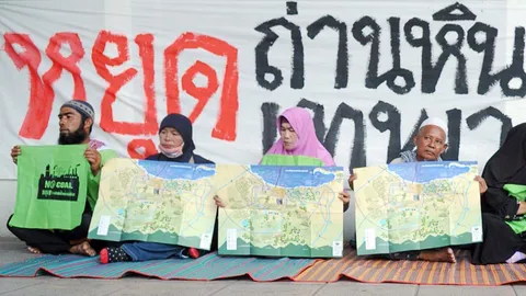 ไม่เอา! จี้ 'บิ๊กตู่' ล้มแผนสร้างโรงไฟฟ้าเทพา ลั่นปักหลักเอาคำตอบ