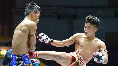 'สรรเพชร' ไล่บี้ชนะแต้มฉมวกเพชร มวยคู่เอกลุมพินี