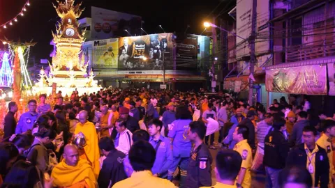 ตักบาตรเป็งปุ๊ดเชียงราย คนแน่น 'นุ่น วรนุช' กับเพื่อนๆ ร่วมงานด้วย 