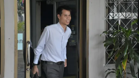 อุทธรณ์เลื่อนคดีนักกฎหมายชูป้ายค้าน 'รัฐประหาร' หน้าหอศิลป์ ปี 57