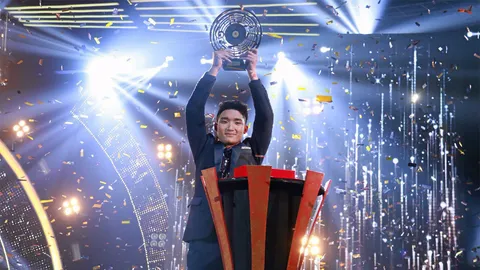 แฟนเทให้ ‘นัน’ หนุ่มกะเหรี่ยง ได้ไมค์ทองคำ