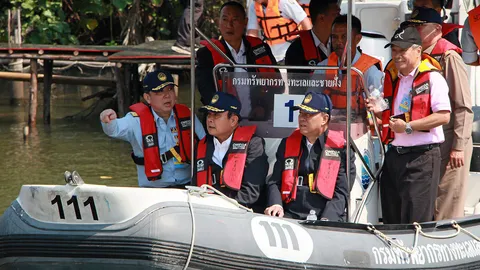 ล่องเรือ