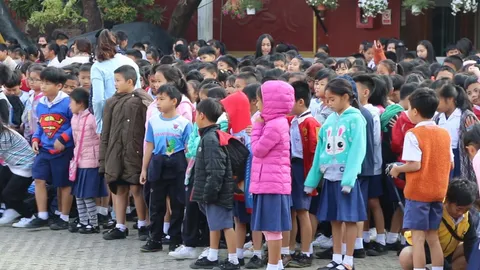 ร.ร.ขอนแก่น ประกาศหนาวต่ำกว่า 15 องศาฯ ให้ นร.ใส่กางเกงขายาวมาเรียน