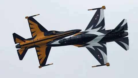 T-50 ฝูงผาดแผลง Black Eagles ไถลออกนอกรันเวย์ ที่งานสิงคโปร์แอร์โชว์