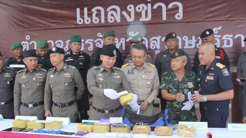 จับคาด่าน! แก๊งค้ายาบ้าขณะนำไปส่ง 1แสนเม็ด พร้อม 3 ผู้ต้องหา
