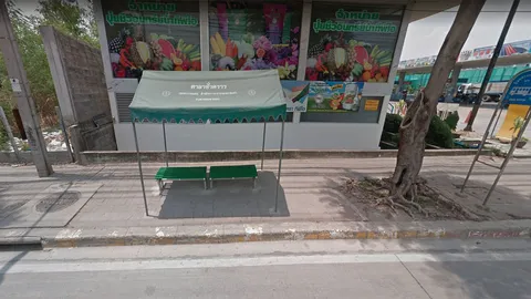 ป่อเต็กตึ๊งสร้างศาลารอรถเมล์บริจาคให้ กทม.10 แห่ง