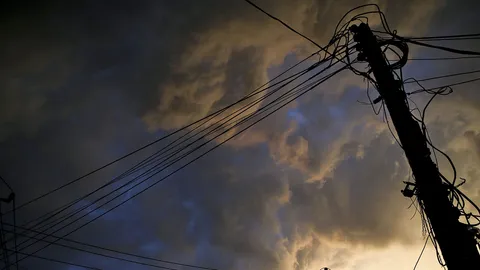 ชาวบ้านโสกหอยขม ทำเรื่องขอใช้ไฟฟ้าตั้งแต่ ปี 49 ป่านนี้ยังไม่มีไฟฟ้าใช้