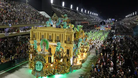 สาวดาวเต้นแซมบ้าผ้าหลุด