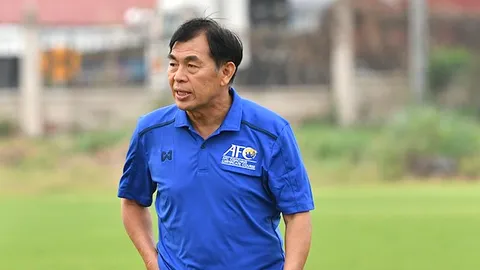 ใกล้คลอด! สมาคมบอลเตรียมเผยชื่อโค้ชช้างศึก 3 ชุด