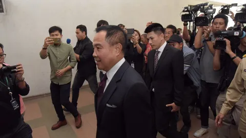 มาตามนัด! ‘สมยศ’ ยิ้มร่าให้ปากคำดีเอสไอ ปมยืมเงิน 300ล. เสี่ยกำพล