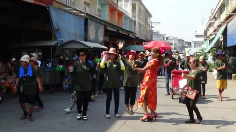 หนูมาเต้นถวายหลวงพ่อ กะเทยใส่กี่เพ้าแดนซ์หน้ารูปหล่อเกจิดังวิเศษชัยชาญ 