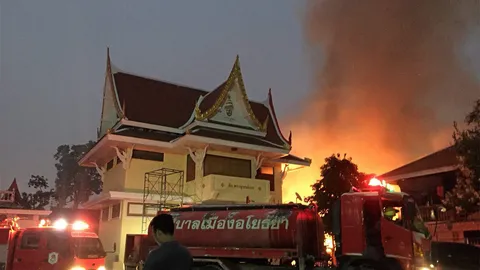 ไฟเผาวอด ‘กุฏิร้อยปี’ วัดกรุงเก่า เพลิงนรกไหม้กุฏิ