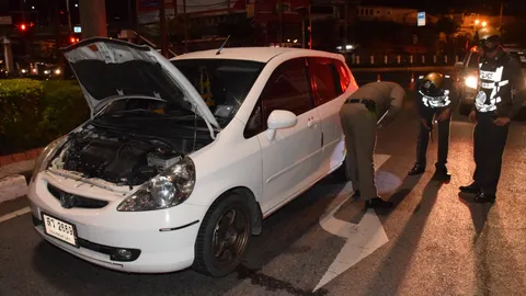 วัยรุ่นขับเก๋งไล่ยิงแว้น หนุ่มสำเพ็งซวยสุด เจอลูกหลงโดนรถยางแตก