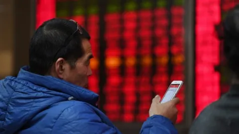 จีนก้าวข้ามบัตรเครดิต จ่ายเงินผ่านมือถือกระฉูด 10เดือนทะลุ 290 ล้านล้าน