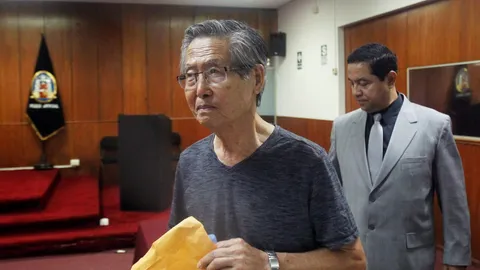 อดีตผู้นำเปรูเจอคดีปราบม็อบ