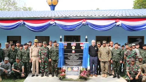 เสธ.ทหาร นำทหารฝึกคอบร้าโกลด์ 18 ส่งมอบอาคารให้ ร.ร. ในฉะเชิงเทรา