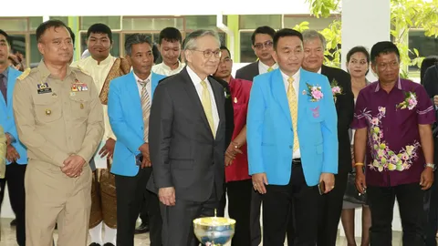 รมว.กต.มอบห้องสมุดอาเซียนให้ ร.ร.ปากพนัง หวังเป็นศูนย์กลางเรียนรู้