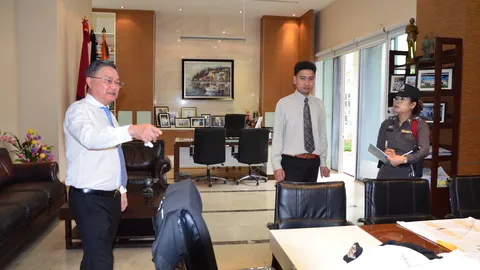 โจรแสบย่องขโมยเสื้อสโมสรอุบลฯ 200 ตัว คาห้องประธาน!!