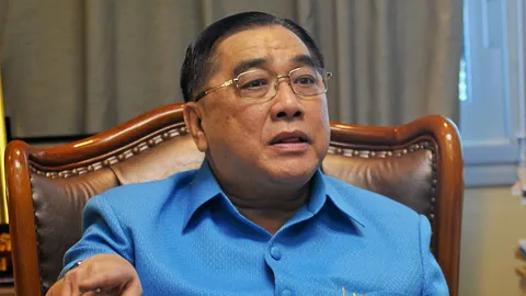 โปรดเกล้า ‘วิรัช’ พ้น องคมนตรี