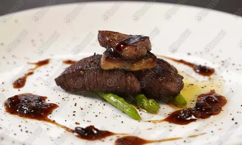 เผยโฉมสองเซเลบริตี้เชฟชื่อดังแห่งเอเชีย  เติมสีสันใหม่ห้องอาหาร Breeze