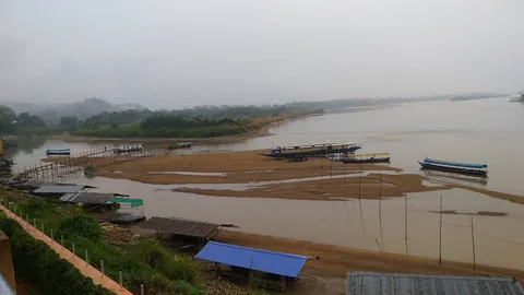 เขื่อนจีนไม่ปล่อยน้ำ! ทำแม่น้ำโขงลดฮวบกว่าเมตร เรือใหญ่ส่งสินค้าไม่ได้