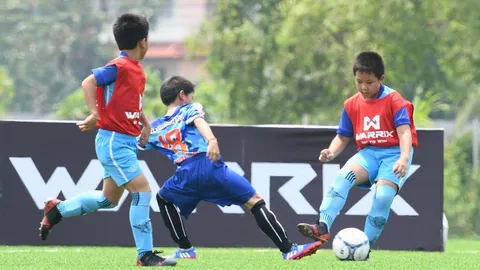 'พี่มาร์ค' หวังปูพื้นฐานแข้งเด็ก ซึมซับสไตล์ไทยแลนด์ เวย์ 