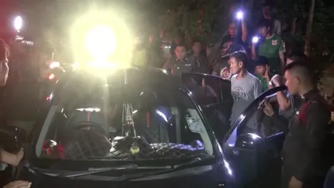 พิรุธ!หนุ่มกำแพงเพชร ขับรถหนีด่านตรวจ โดนไล่จับ เจออาวุธอื้อ