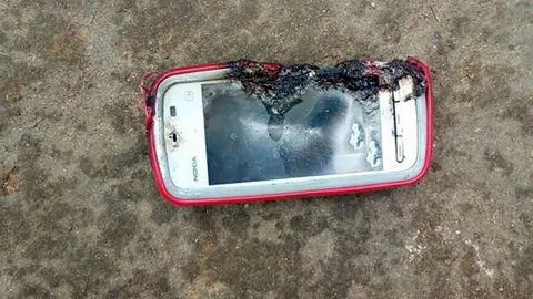 สยอง! โทรศัพท์โนเกียระเบิดคามือ สาวอินเดียวัย 18 ดับอนาถ