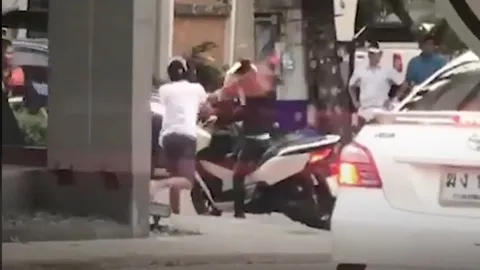 ทำดีมีทิป! เพจดังตั้งค่าหัวล่า 'วินเจ้าถิ่น' ฟาดหนุ่มแกร็บไบค์หูหนวก