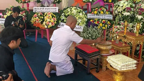 กราบศพ