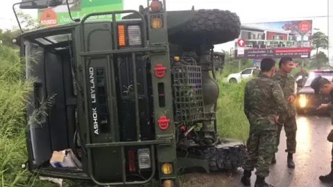 รถทหารนาวิกฯ พลิกคว่ำระยอง กำลังพลเจ็บ 8 นาย คาดถนนลื่นจากฝนตก