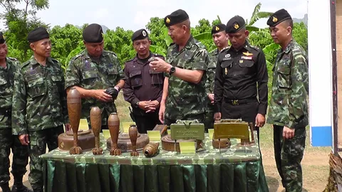 พิธีทำลายวัตถุระเบิด เนื่องในวันทุ่นระเบิดสากลที่ บ้านเขาช่องแคบ