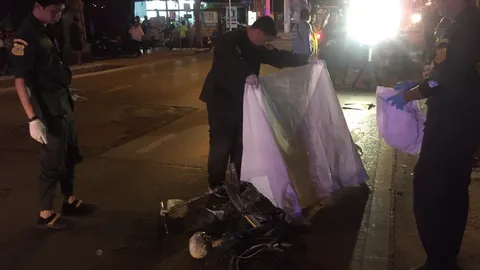 เบรกไม่ทัน แท็กซี่ชนหนุ่มจูงจักรยานข้ามเกาะกลาง เสียชีวิต